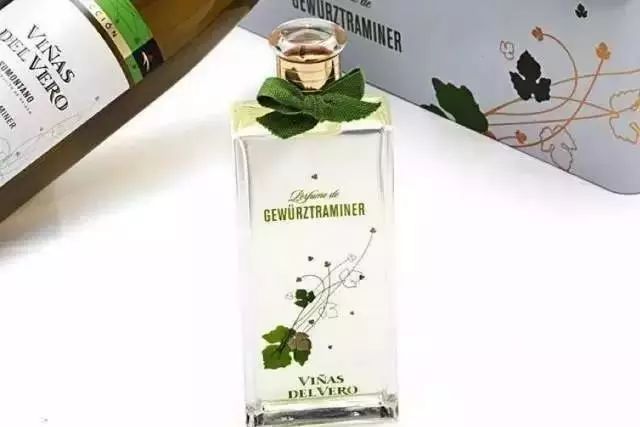 你有一沓葡萄酒味的香水，請接收